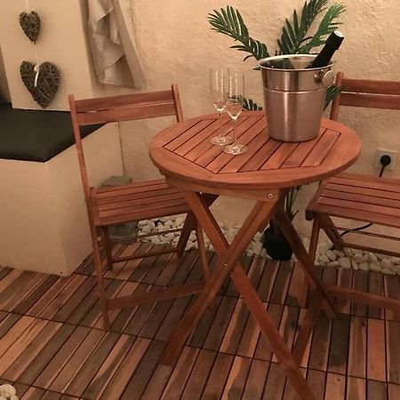 Les Secrets D'Alcove, Nuits Romantiques Avec Spa Aix-en-Provence Luaran gambar