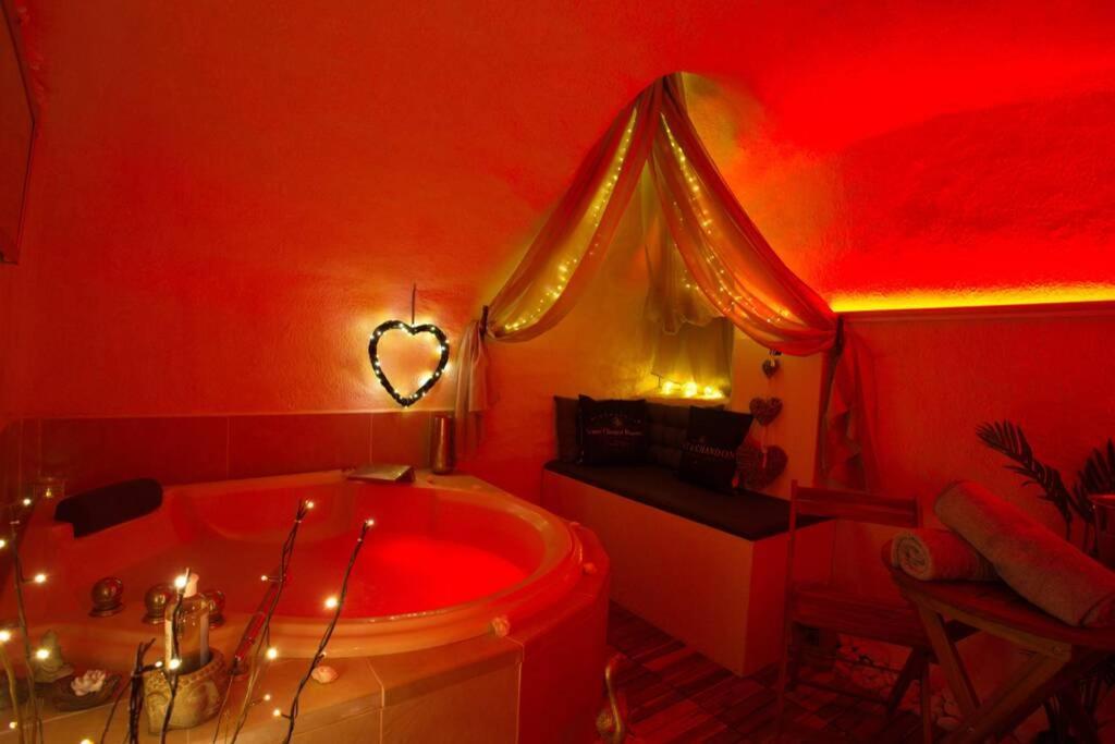 Les Secrets D'Alcove, Nuits Romantiques Avec Spa Aix-en-Provence Luaran gambar