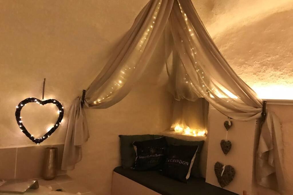 Les Secrets D'Alcove, Nuits Romantiques Avec Spa Aix-en-Provence Luaran gambar